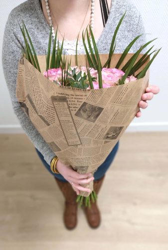  "Old Newspaper" nnatú csokoralátét - Barna 50x44x12 cm (50 db)